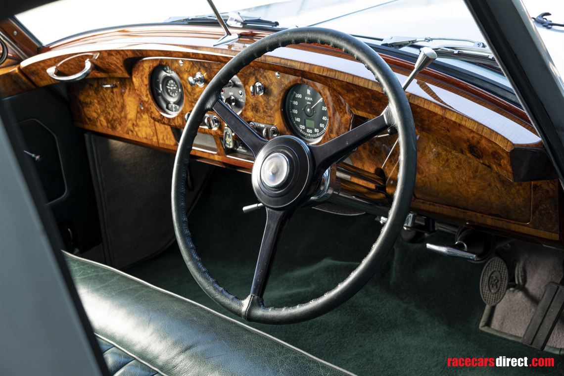 19582017-icon-derelict-rolls-royce-silver-clo