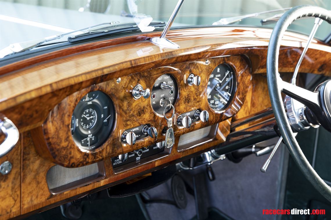 19582017-icon-derelict-rolls-royce-silver-clo