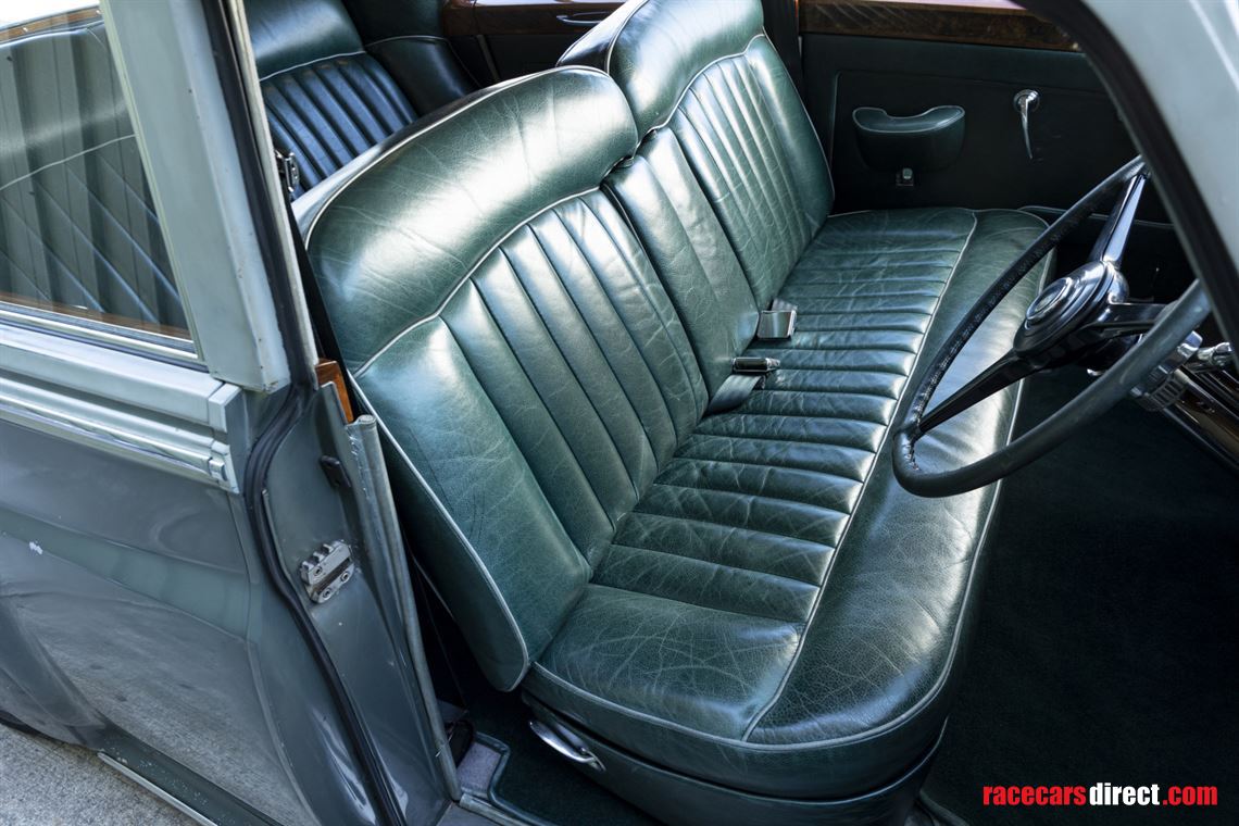 19582017-icon-derelict-rolls-royce-silver-clo