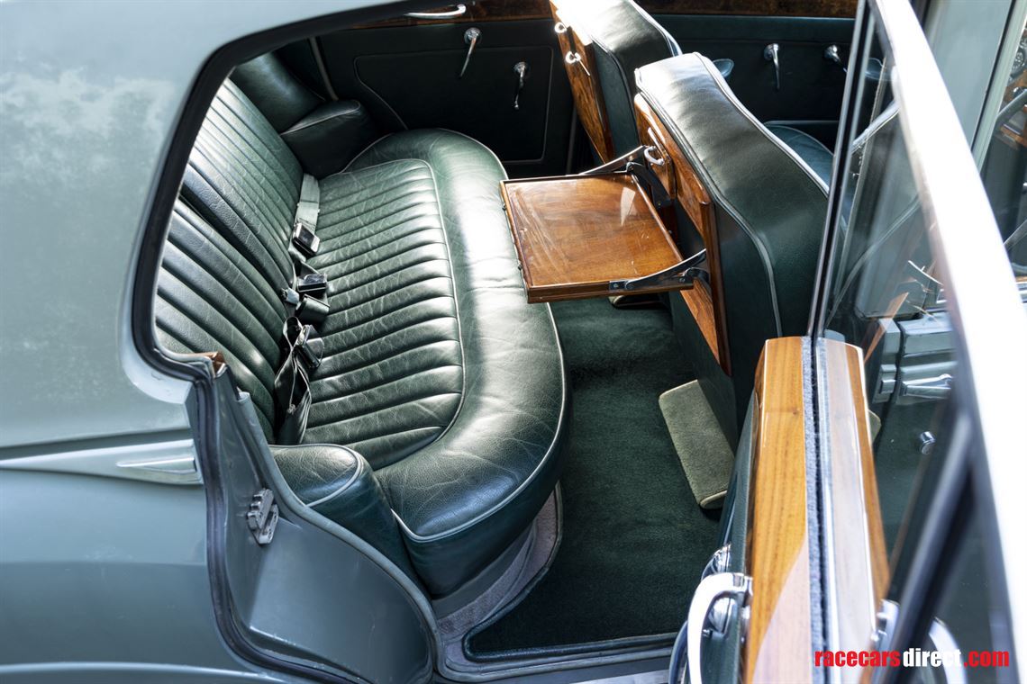 19582017-icon-derelict-rolls-royce-silver-clo