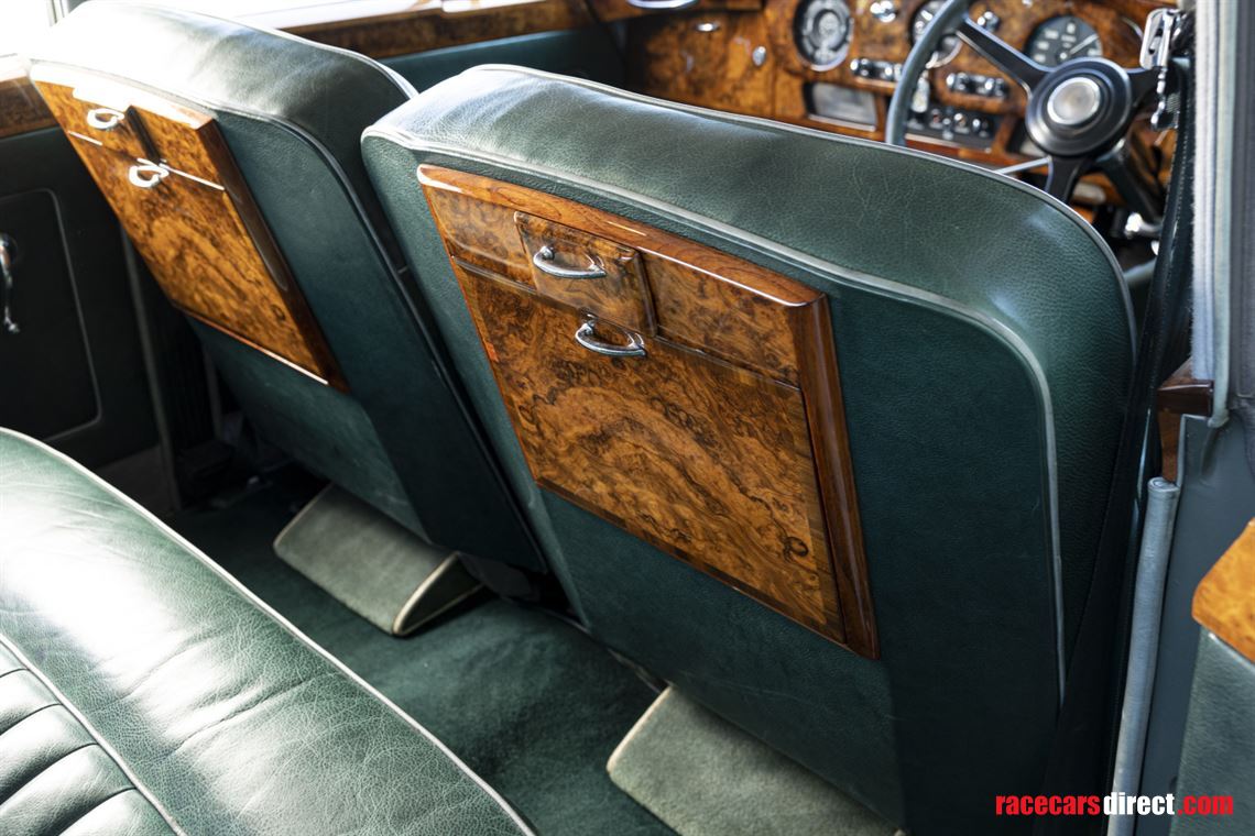 19582017-icon-derelict-rolls-royce-silver-clo