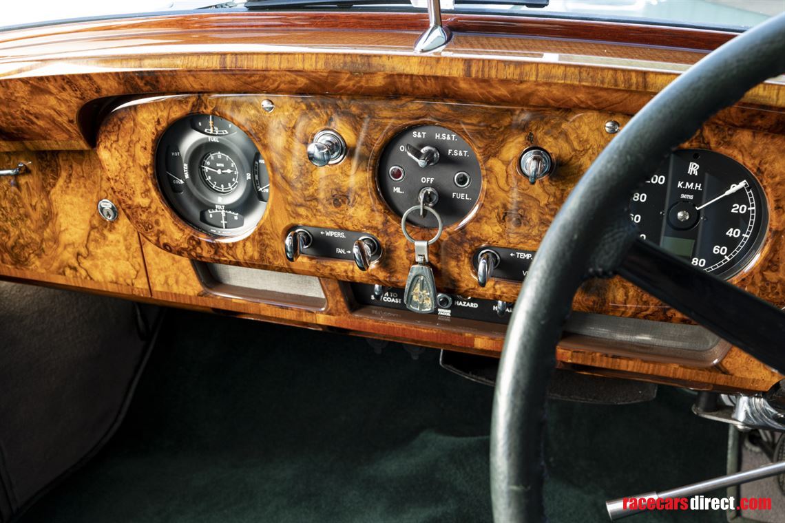 19582017-icon-derelict-rolls-royce-silver-clo