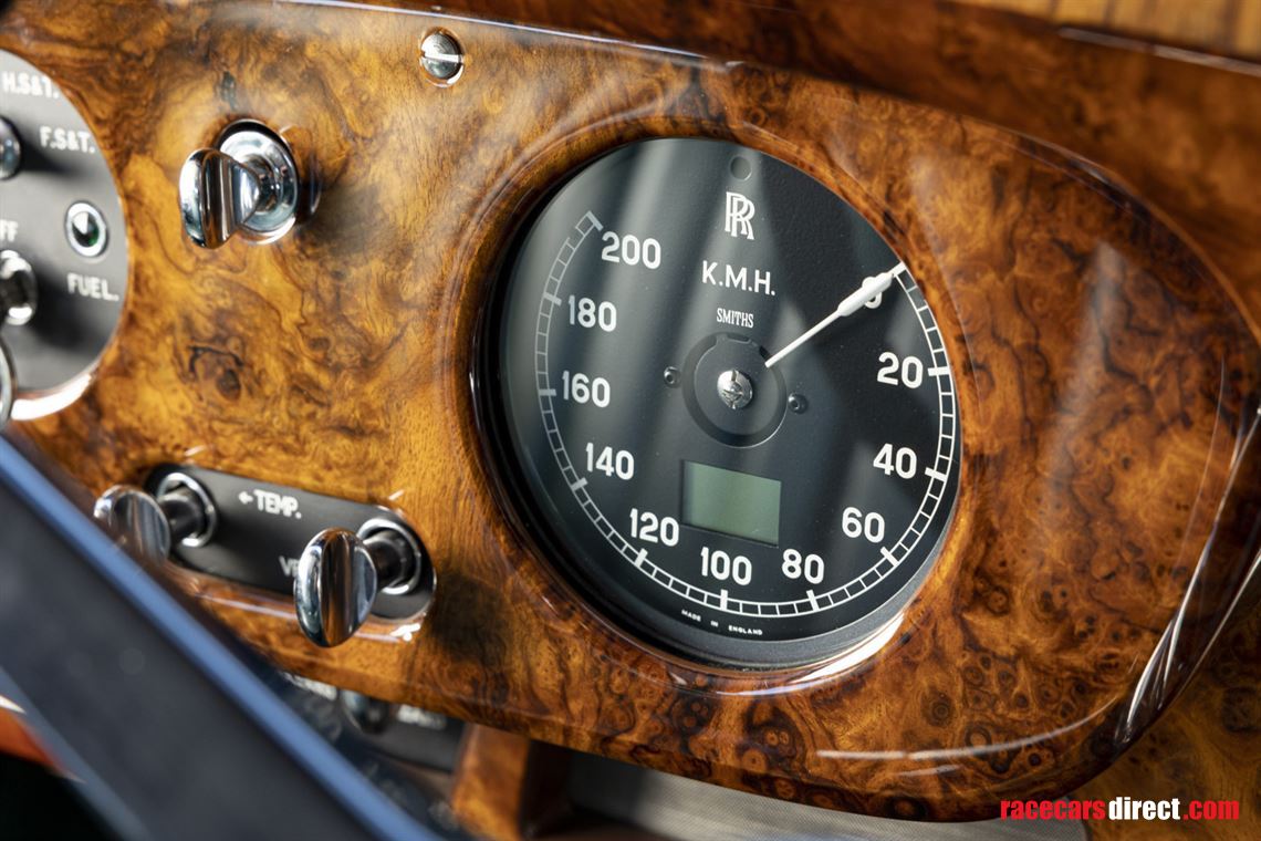 19582017-icon-derelict-rolls-royce-silver-clo