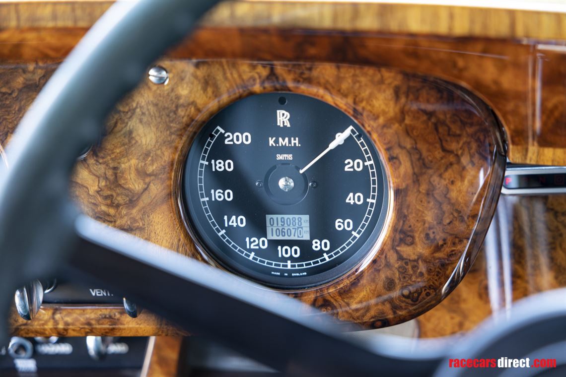 19582017-icon-derelict-rolls-royce-silver-clo