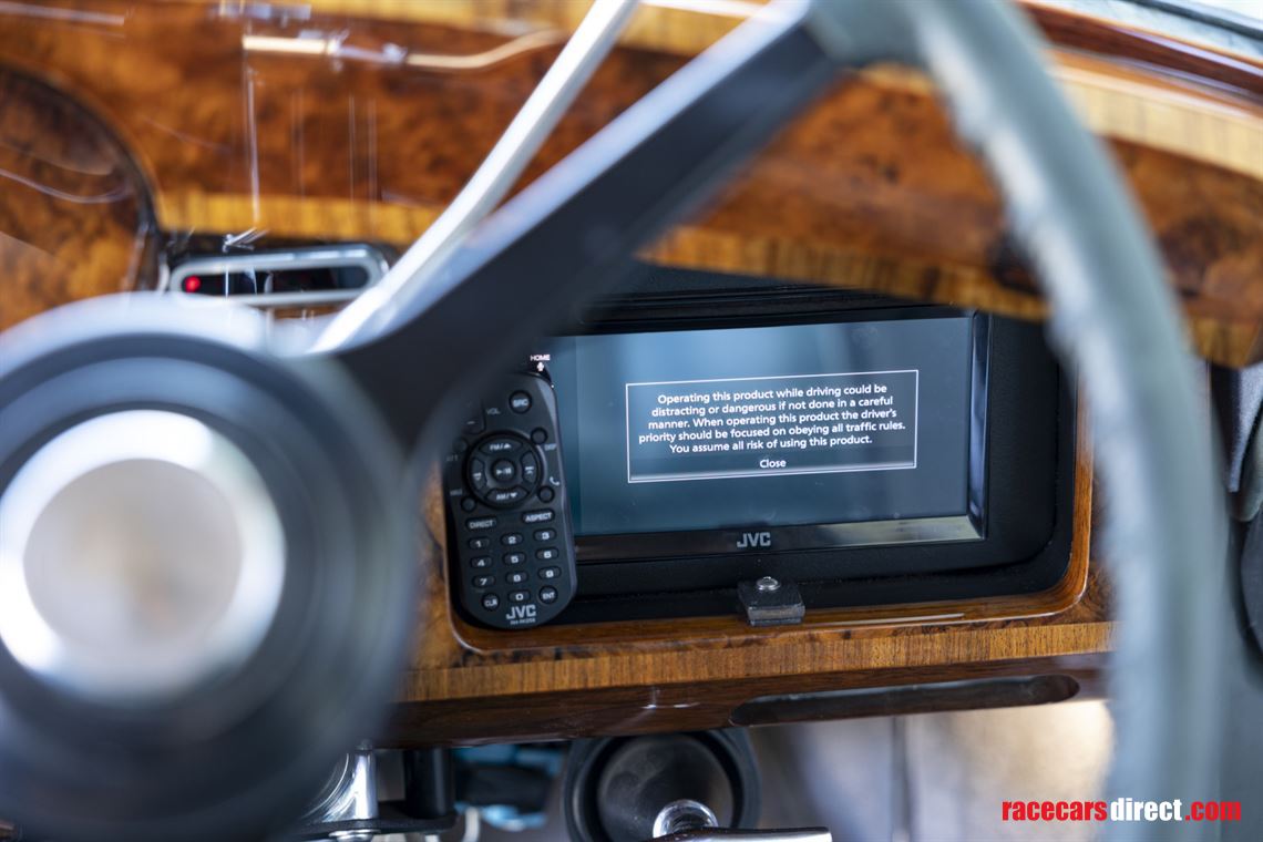 19582017-icon-derelict-rolls-royce-silver-clo