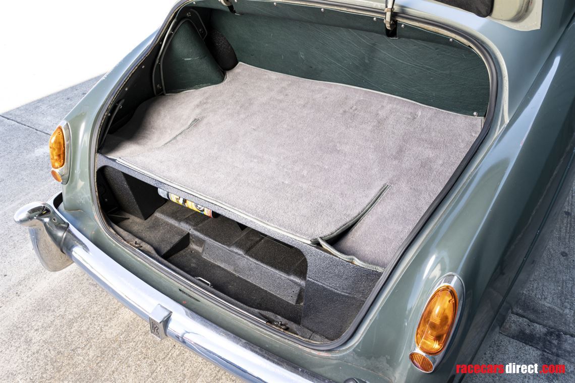 19582017-icon-derelict-rolls-royce-silver-clo