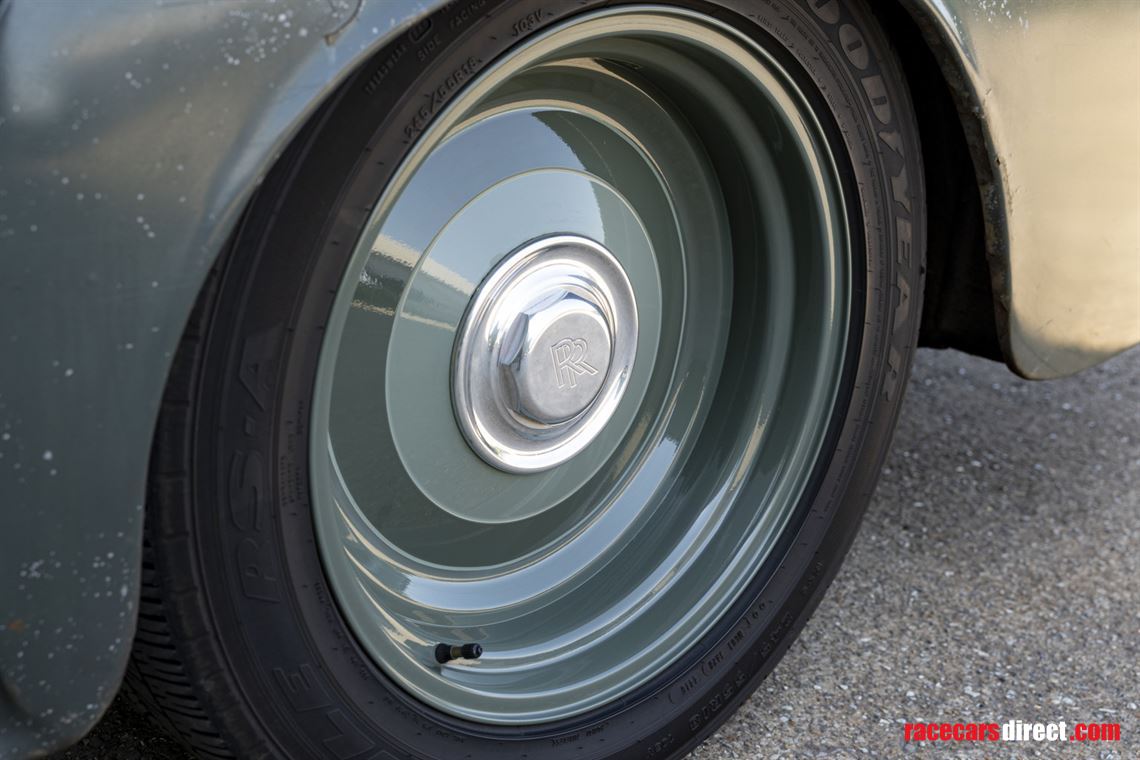 19582017-icon-derelict-rolls-royce-silver-clo