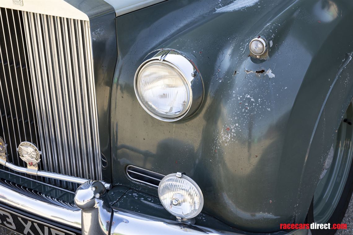 19582017-icon-derelict-rolls-royce-silver-clo