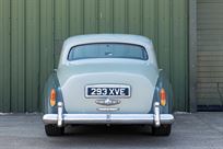 19582017-icon-derelict-rolls-royce-silver-clo