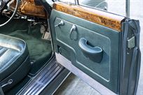 19582017-icon-derelict-rolls-royce-silver-clo