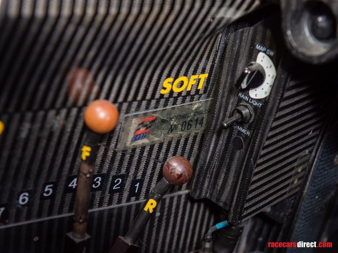 2004-lola-cosworth-ford-b0100