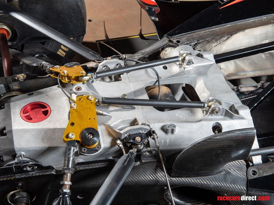 2000-lola-ford-b2k00-hu09