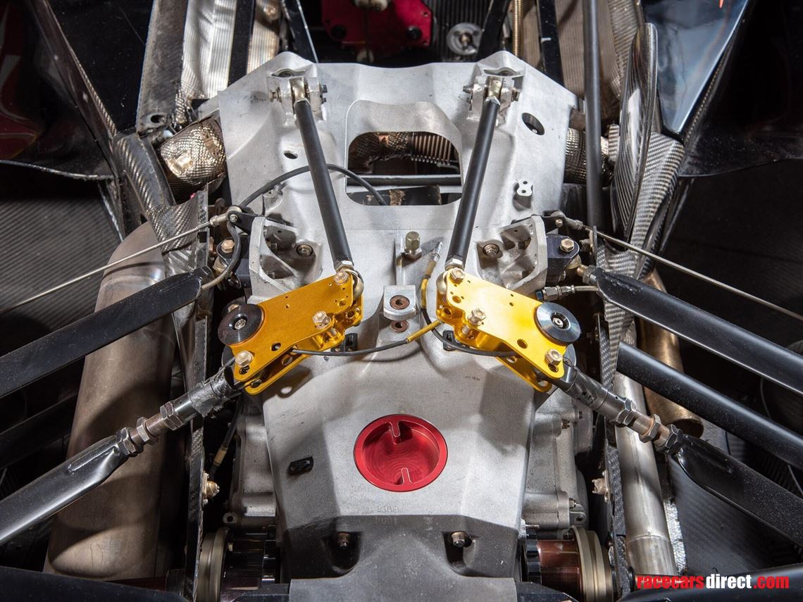 2000-lola-ford-b2k00-hu09