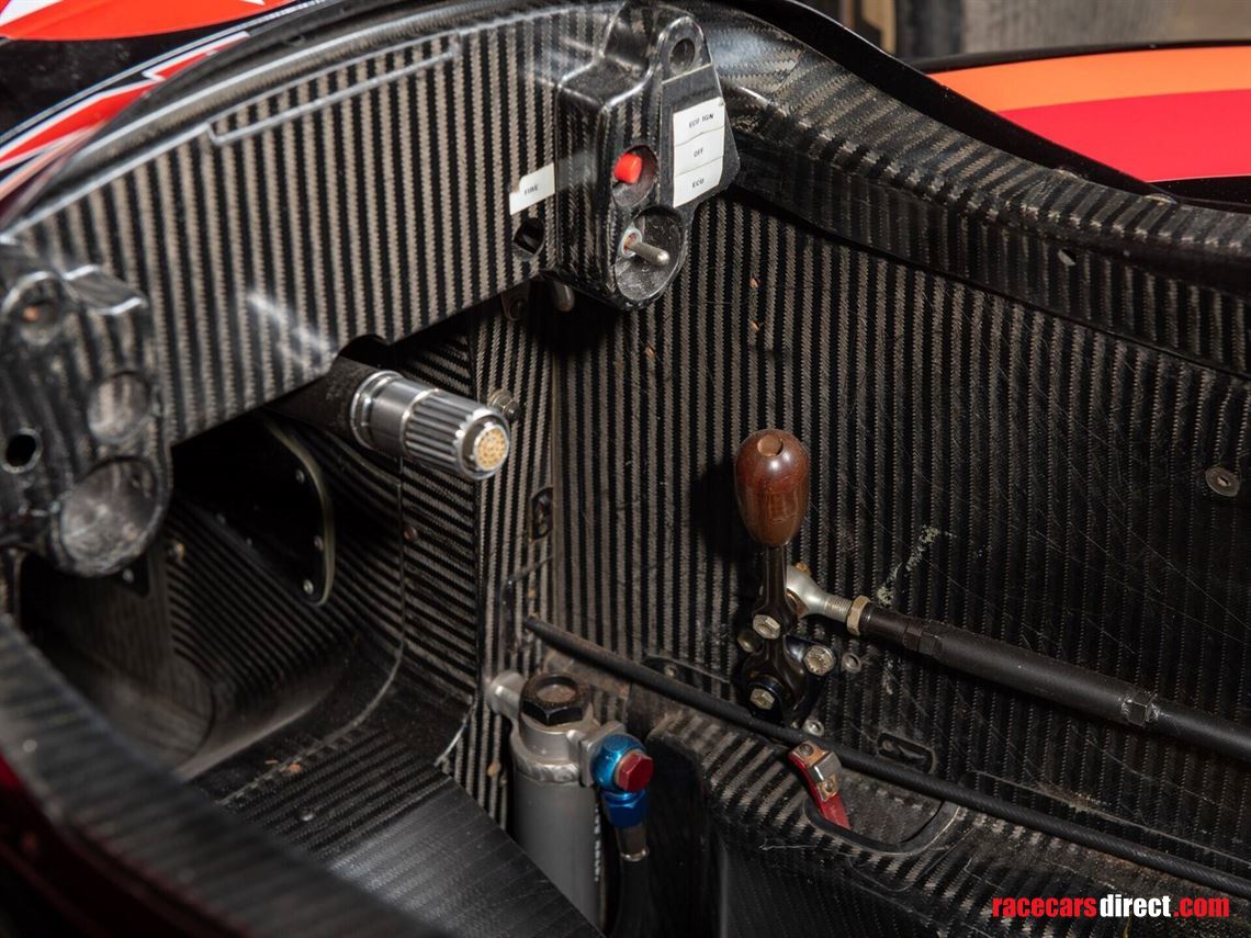 2000-lola-ford-b2k00-hu09