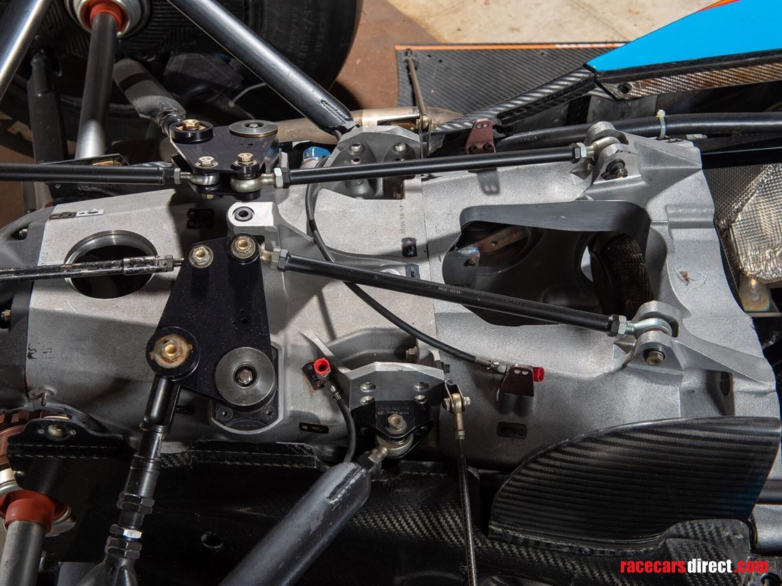 2000-lola-ford-b2k00-hu-07