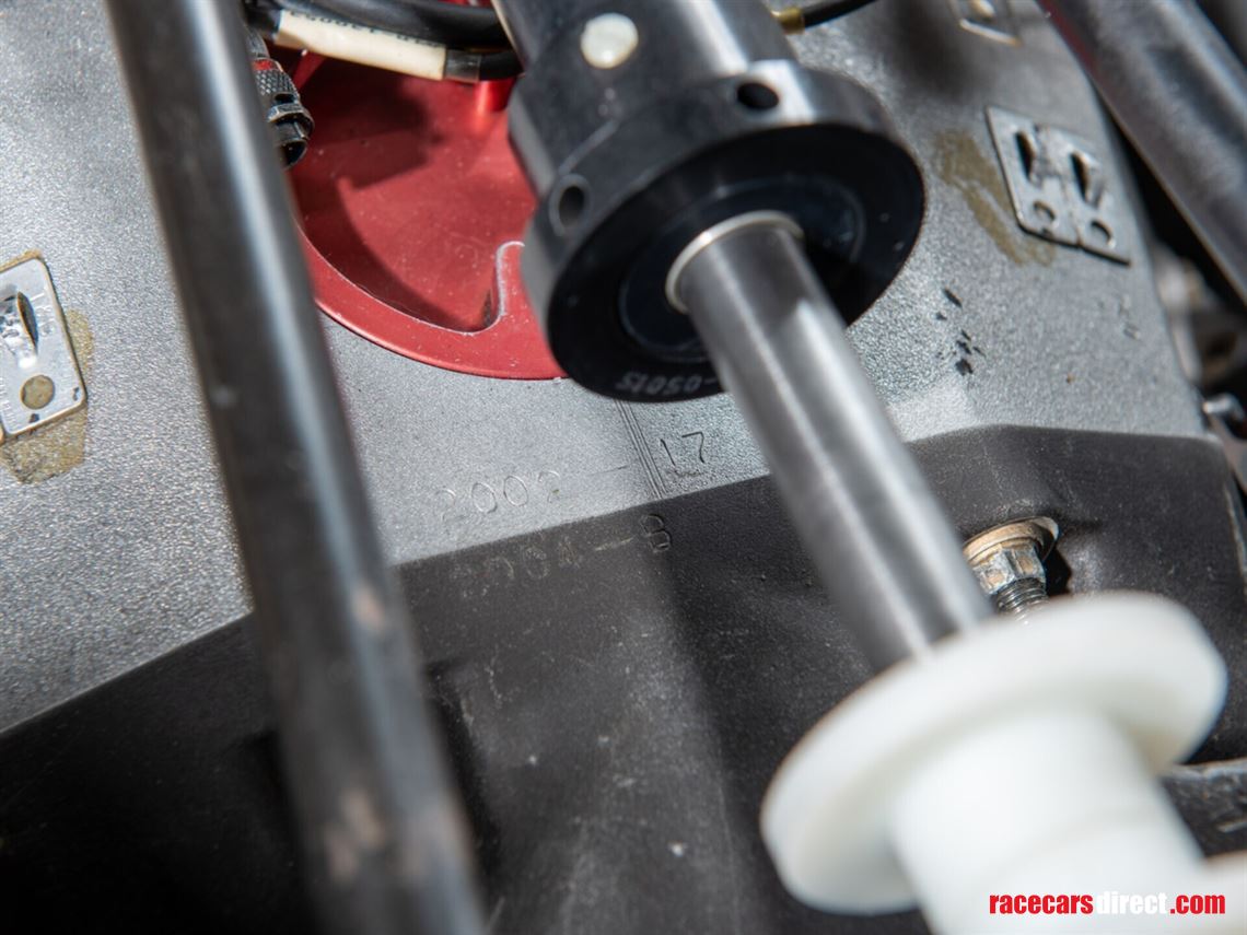 2000-lola-ford-b2k00-hu-03