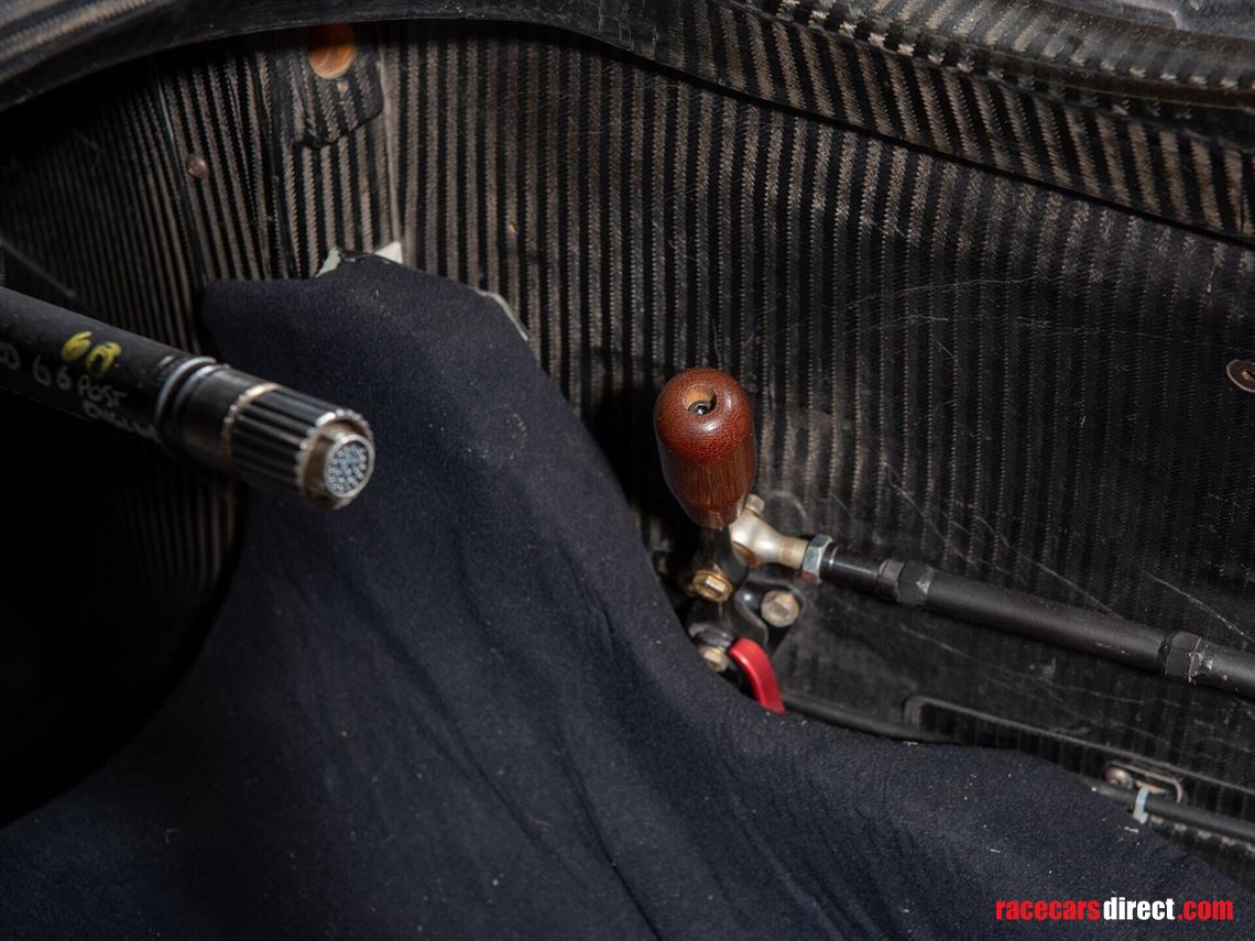 2001-lola-toyota-b0100-hu09