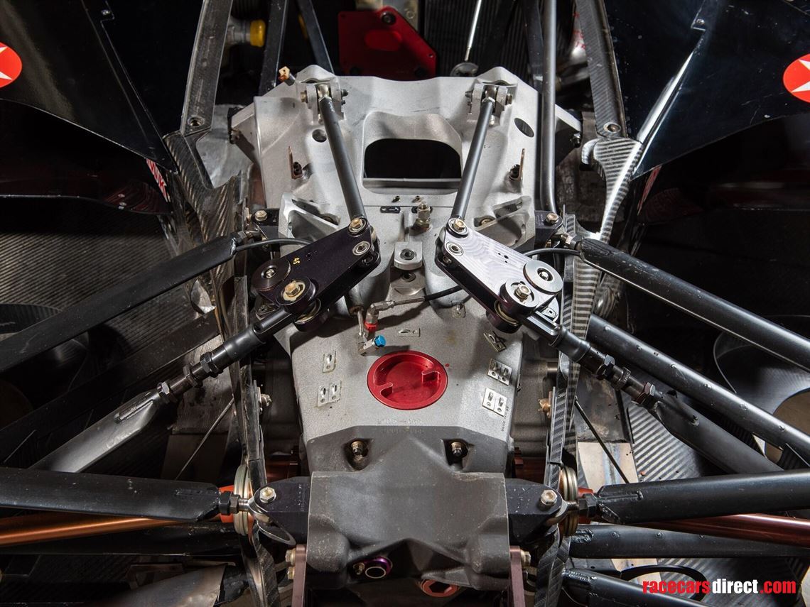 2001-lola-toyota-b0100-hu16