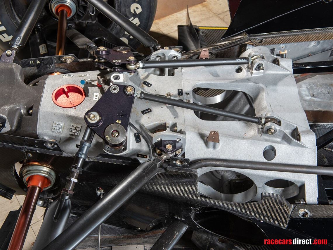 2001-lola-toyota-b0100-hu16