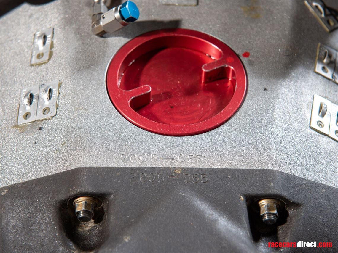 2001-lola-toyota-b0100-hu16