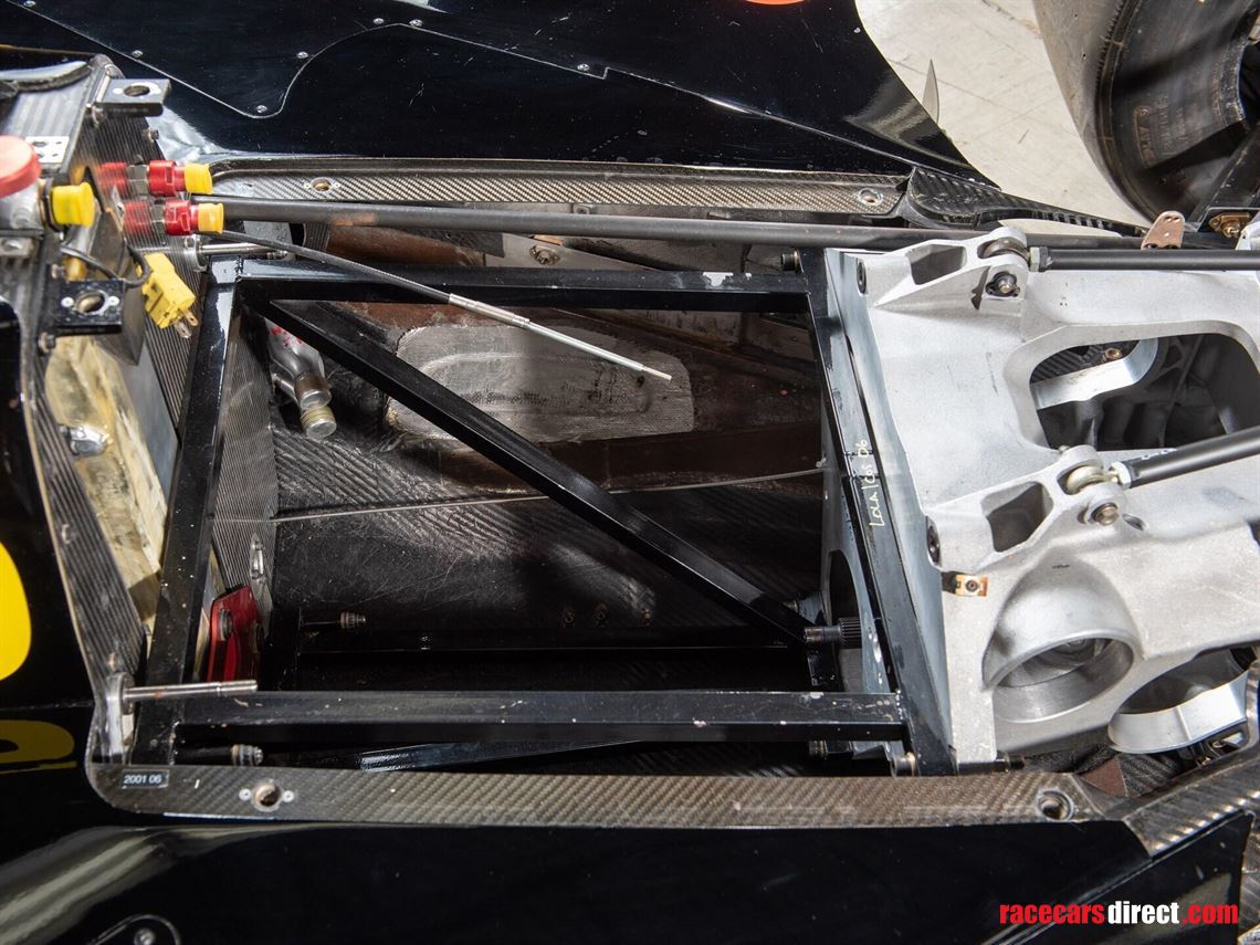 2001-lola-toyota-b0100-hu16