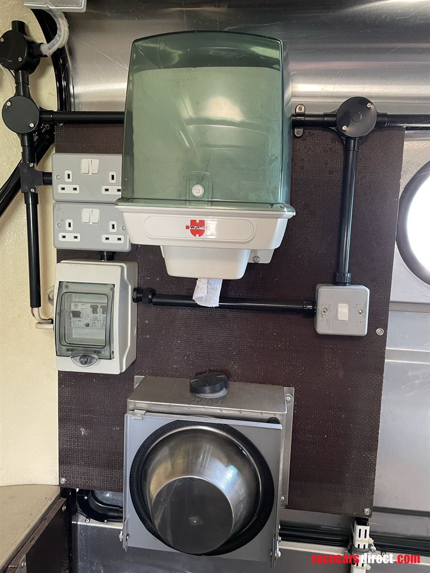 dastle-16ft-racebox-2004-with-awning