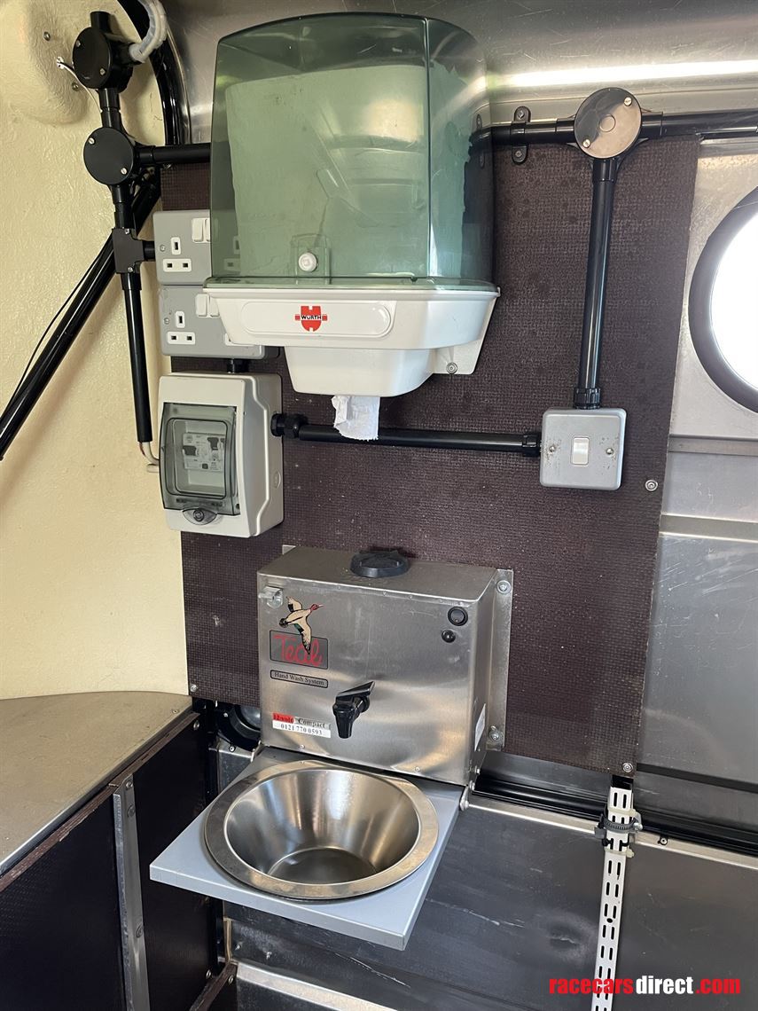 dastle-16ft-racebox-2004-with-awning