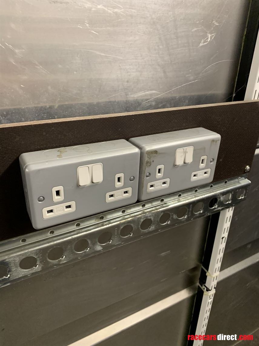 dastle-16ft-racebox-2004-with-awning