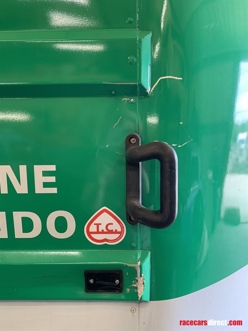 dastle-16ft-racebox-2004-with-awning