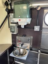 dastle-16ft-racebox-2004-with-awning