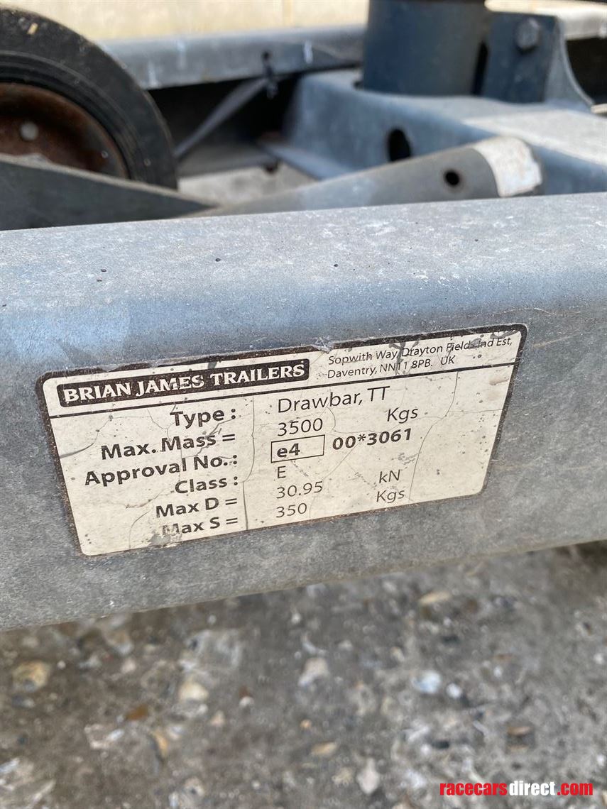 brian-james-3-axle-35-tonne-covered-car-trail