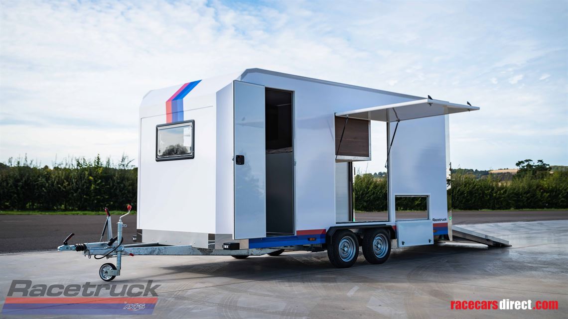 The Unique Racetruck Trailer is the new way to race in comfort 