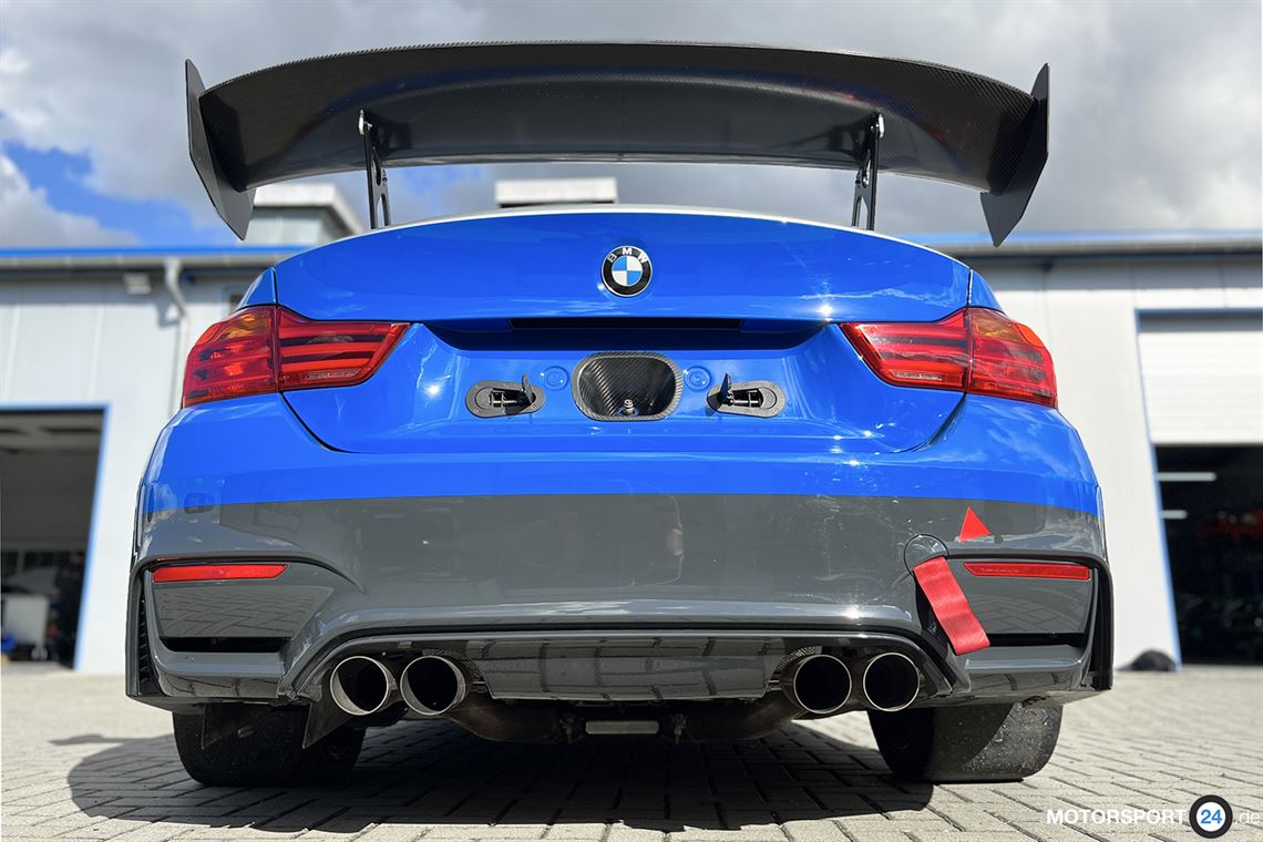 bmw-m4-gt4---ready-for-race