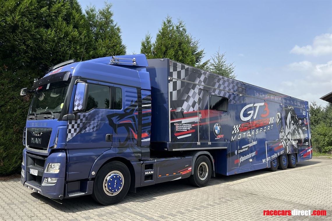 race-trailer-for-motorcycles-man-tgx