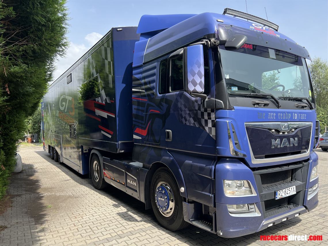 race-trailer-for-motorcycles-man-tgx