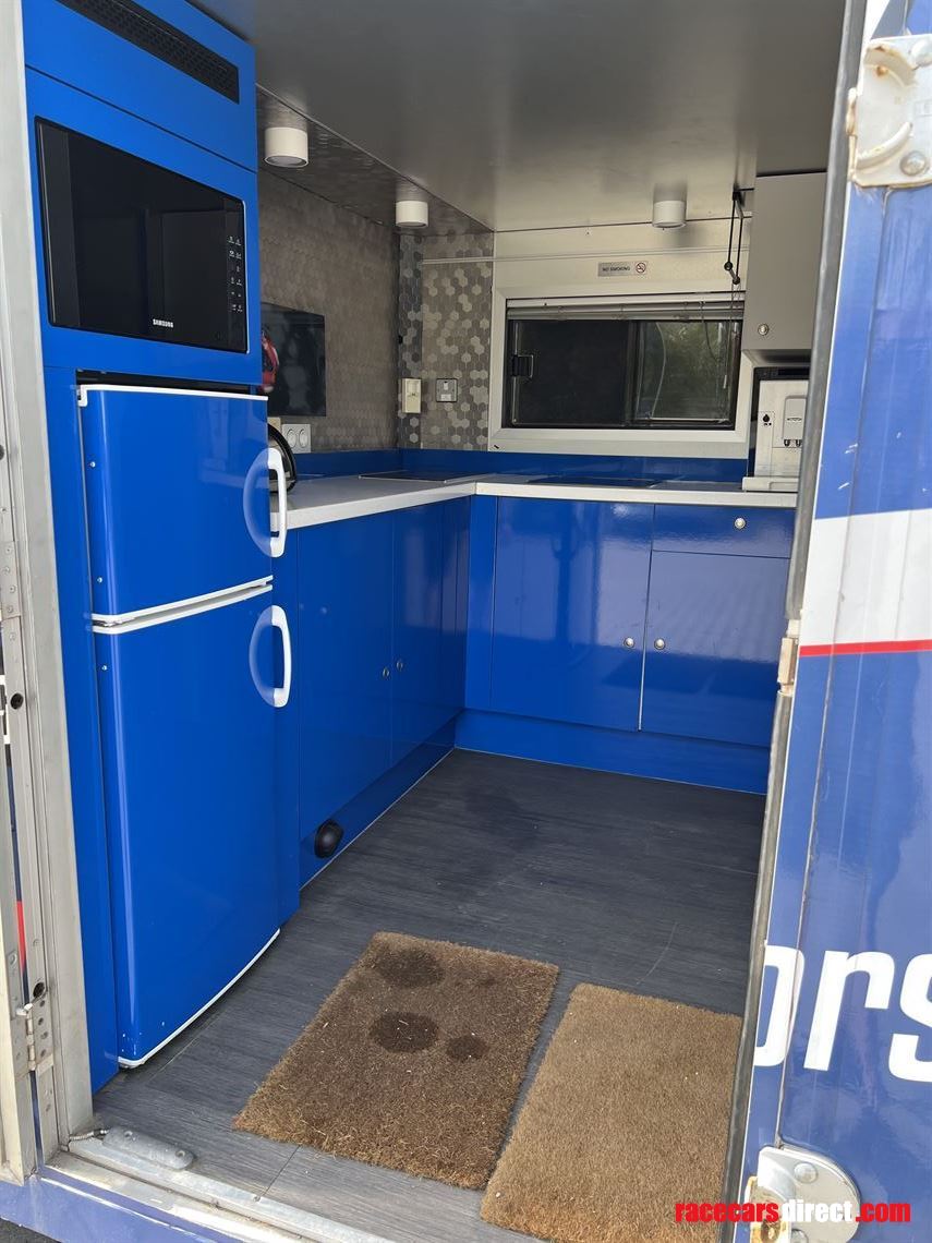 race-trailer-for-motorcycles-man-tgx