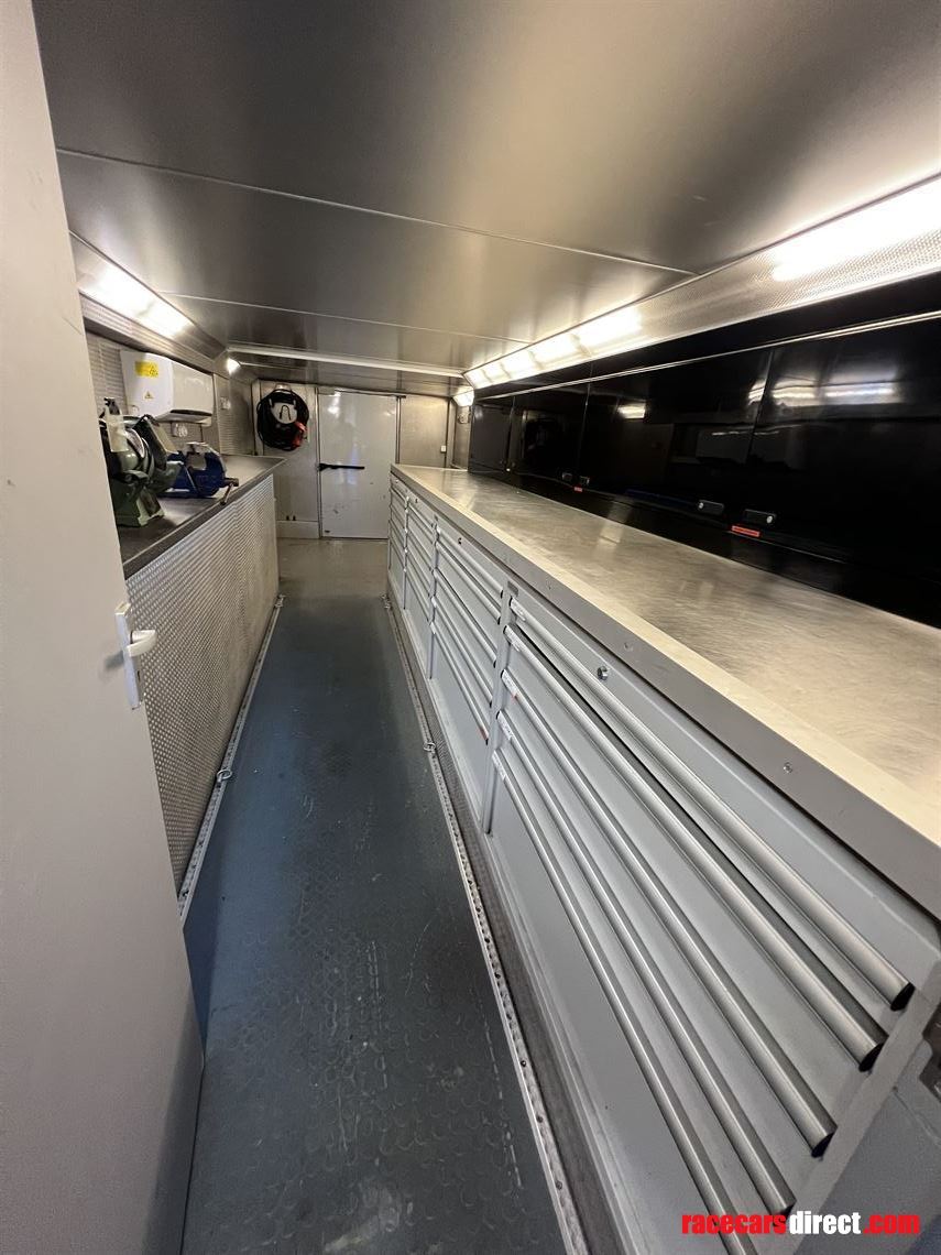 race-trailer-for-motorcycles-man-tgx