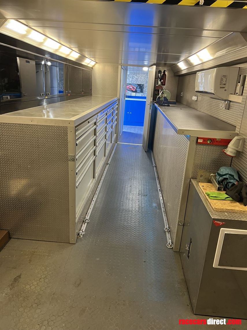 race-trailer-for-motorcycles-man-tgx