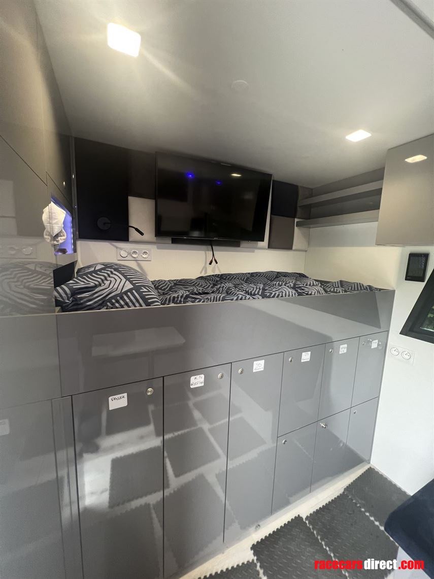 race-trailer-for-motorcycles-man-tgx