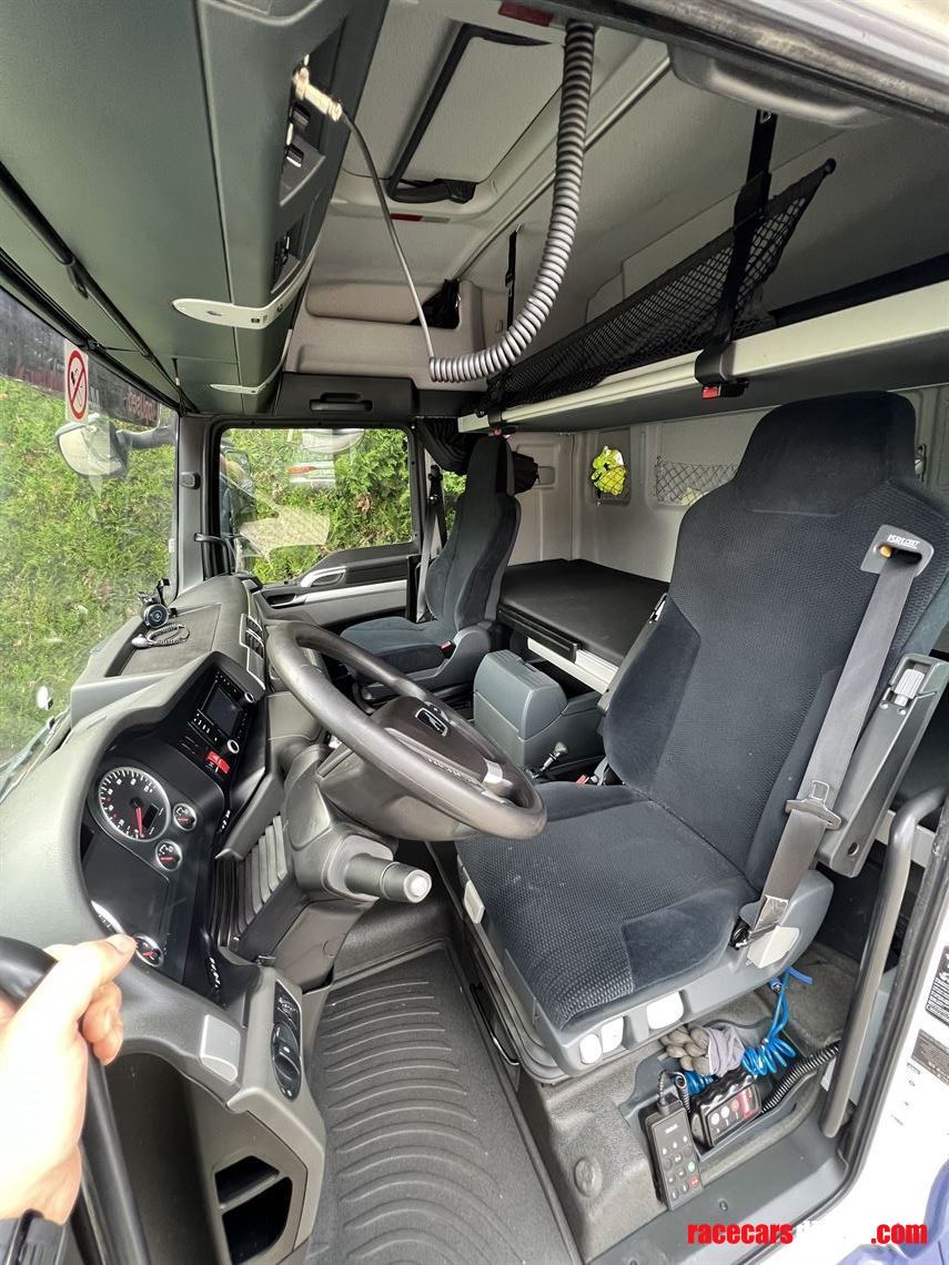 race-trailer-for-motorcycles-man-tgx