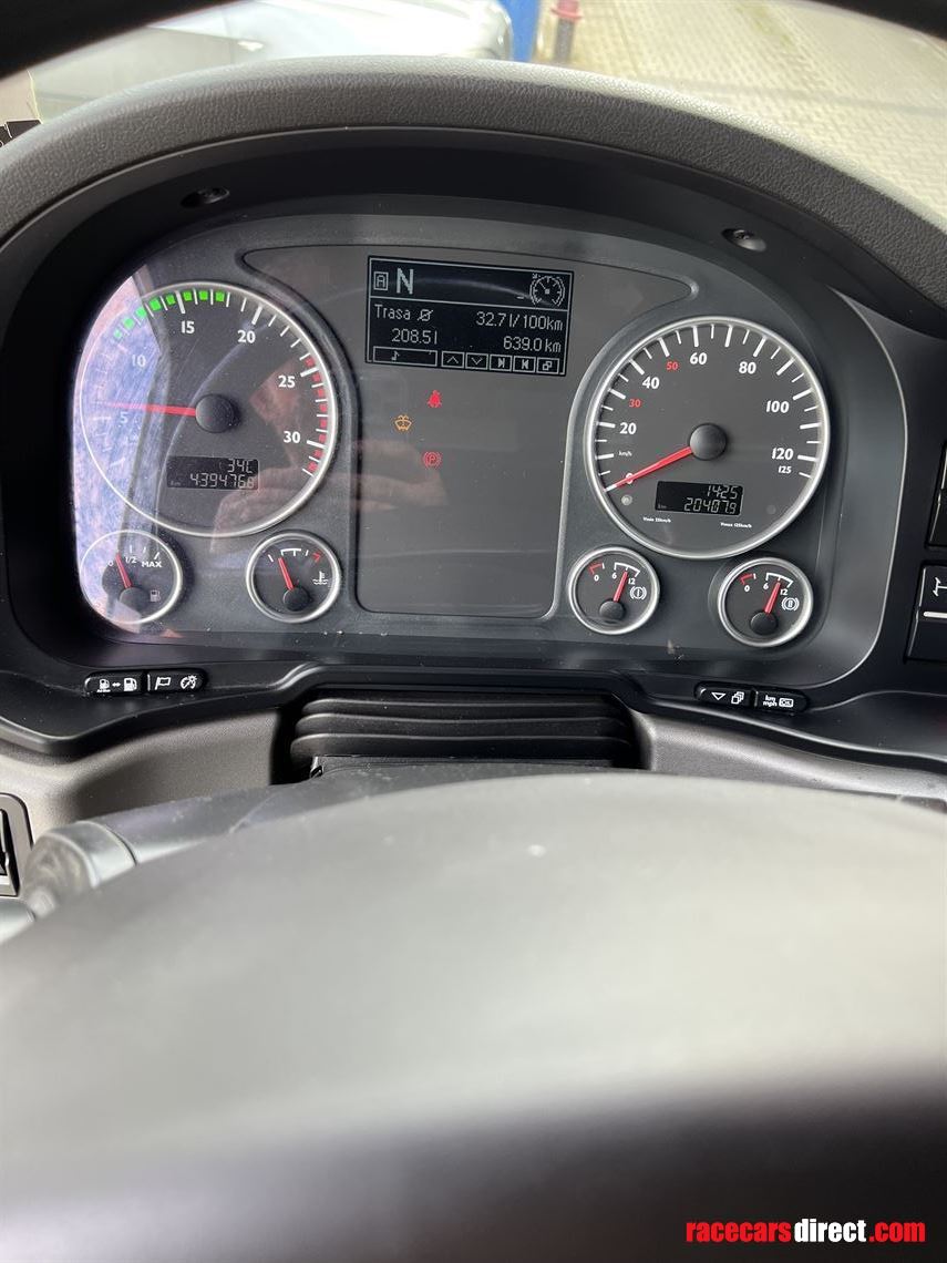 race-trailer-for-motorcycles-man-tgx