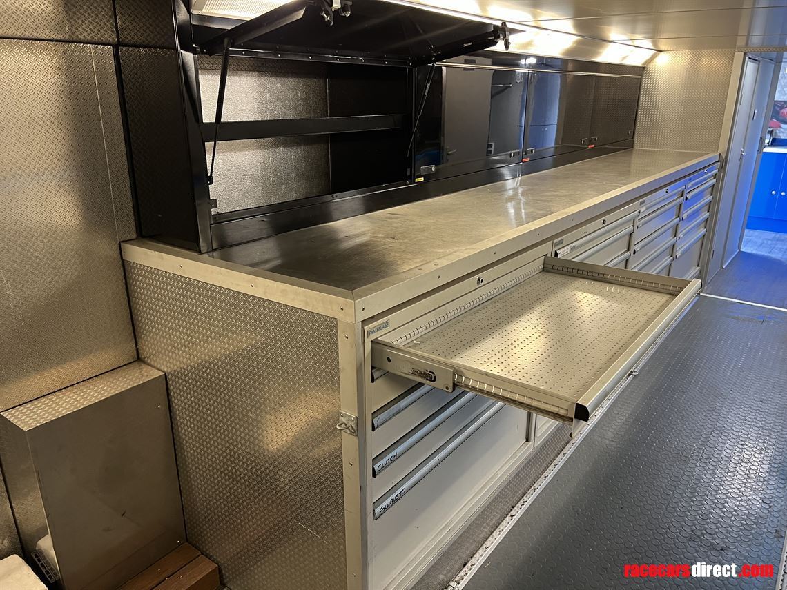 race-trailer-for-motorcycles-man-tgx