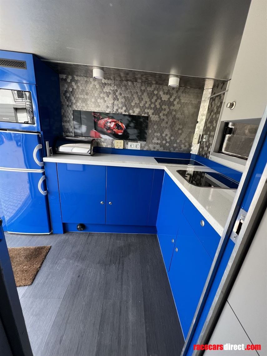 race-trailer-for-motorcycles-man-tgx