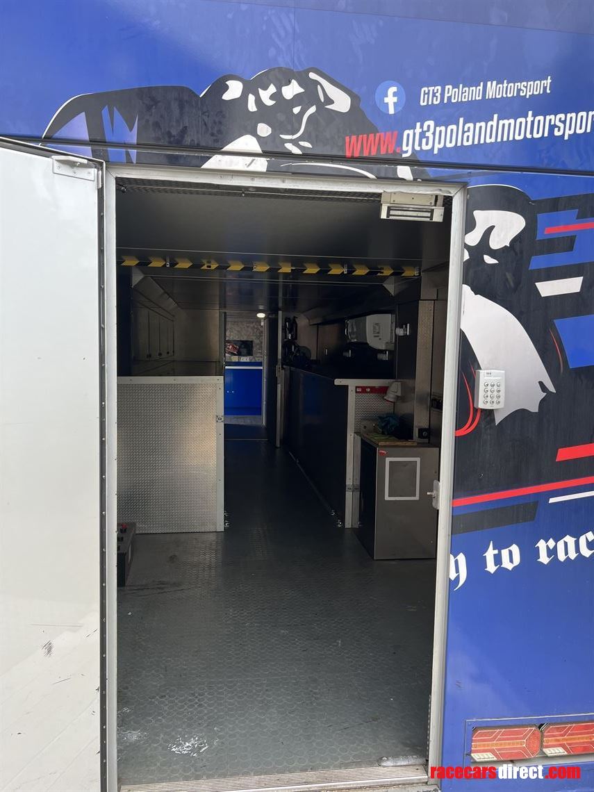 race-trailer-for-motorcycles-man-tgx