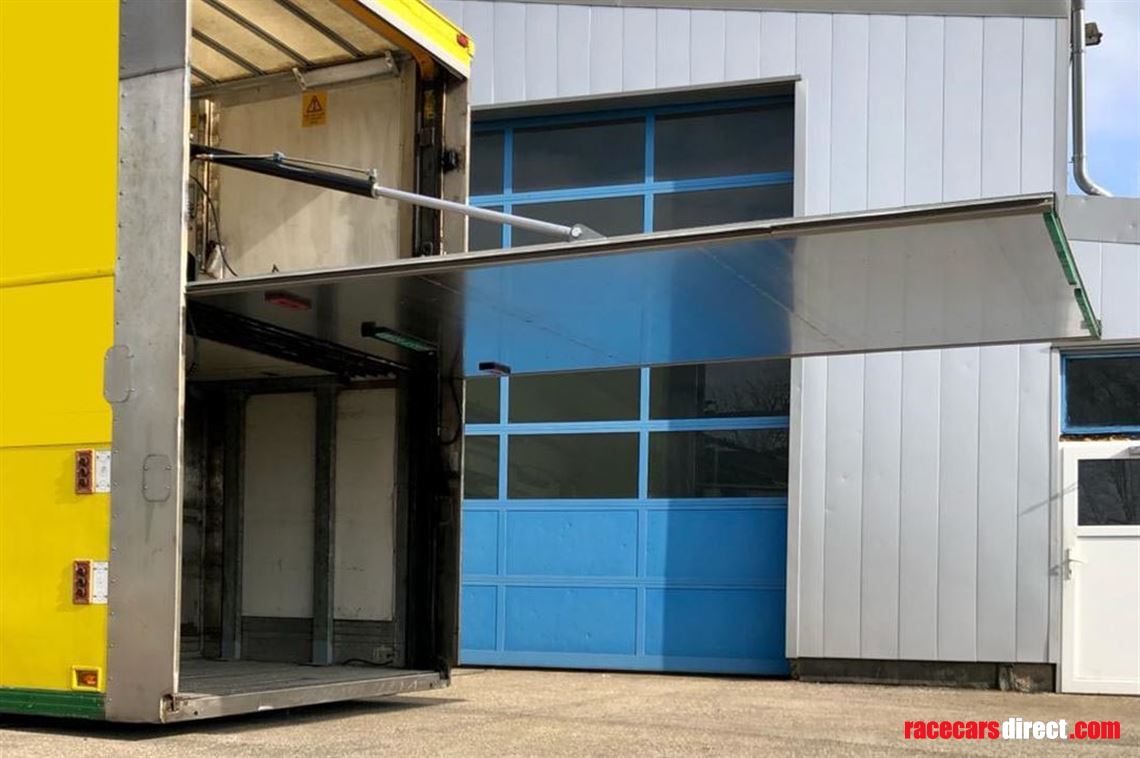 race-trailer---3-cars-living-space-option