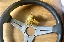 classic-sportscar-13-steering-wheel-qr-hub