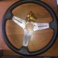 classic-sportscar-13-steering-wheel-qr-hub