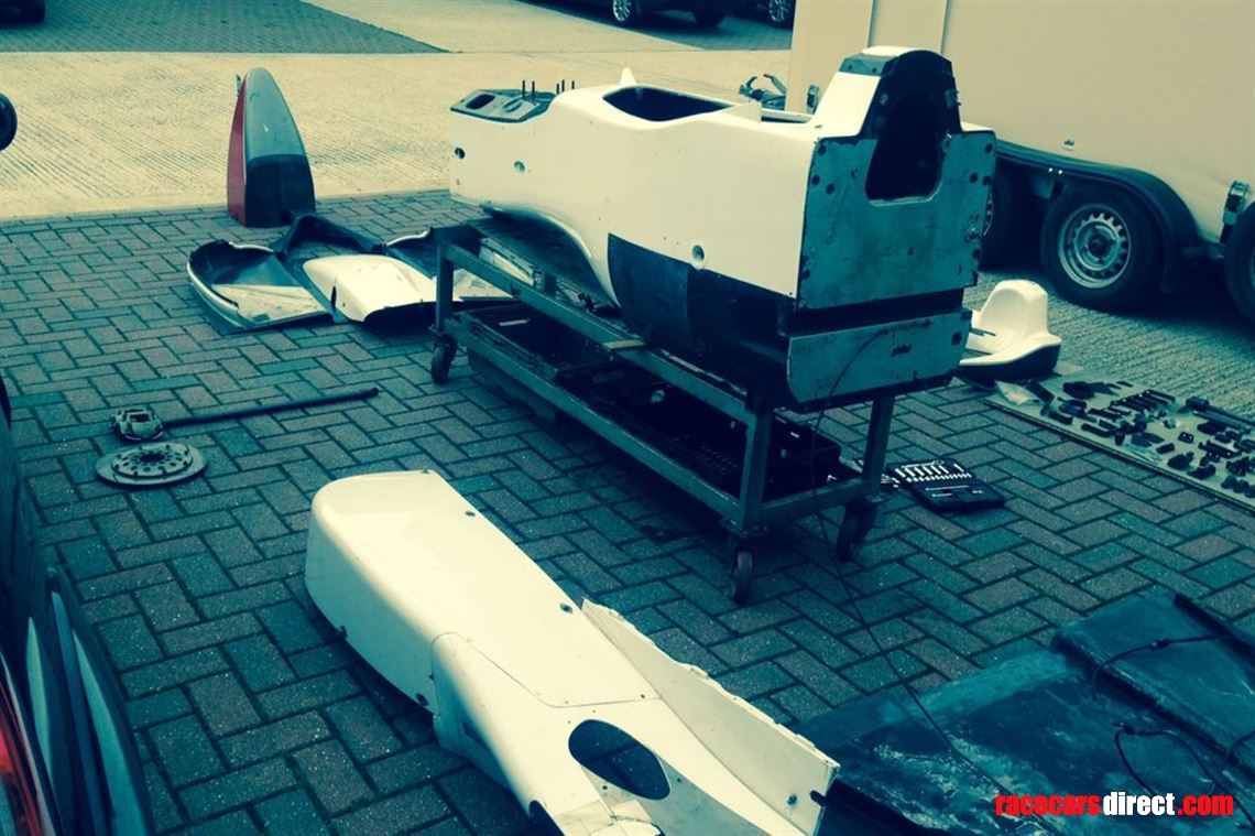 dallara-302-4-body-wings-floors