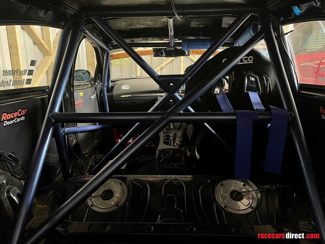 bmw-116-trophy-race-car---podium-front-runnin