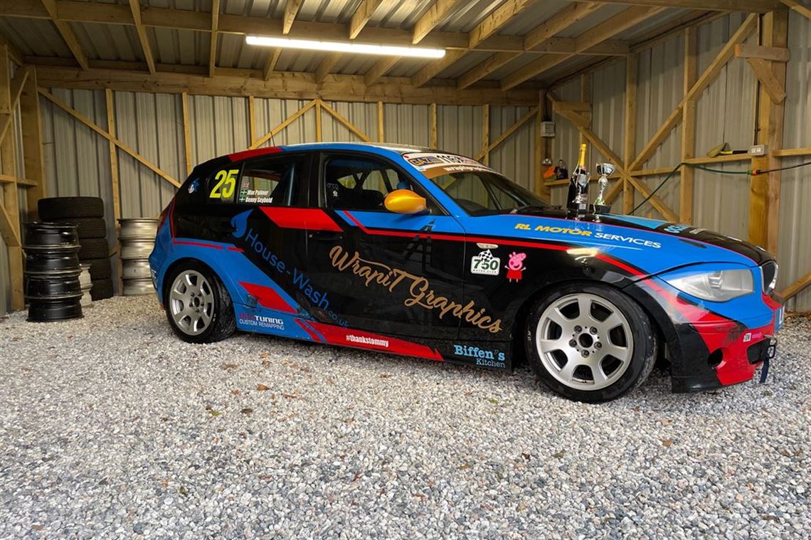 bmw-116-trophy-race-car---podium-front-runnin